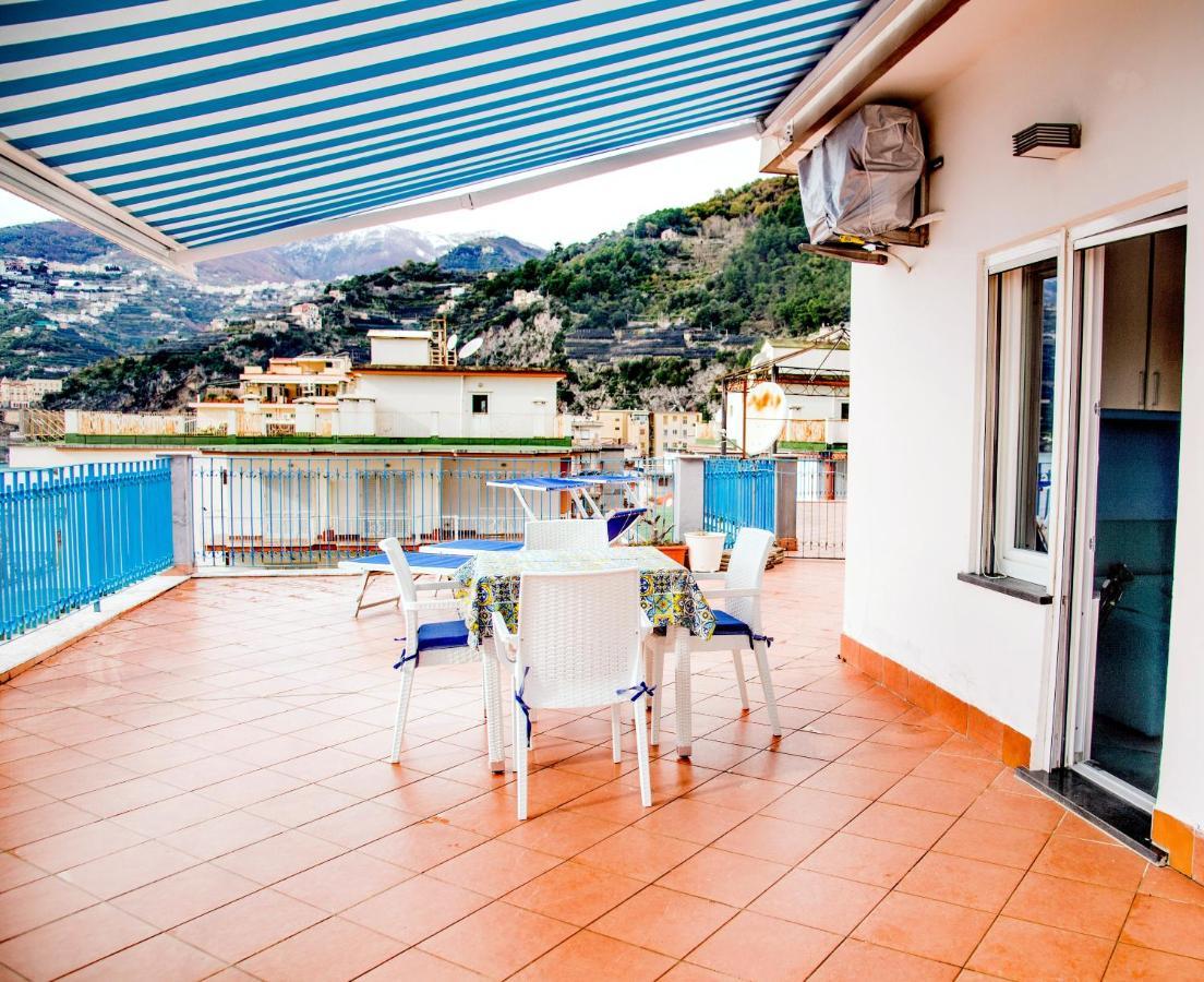 Appartamento A Terrace On The Sea Maiori Esterno foto