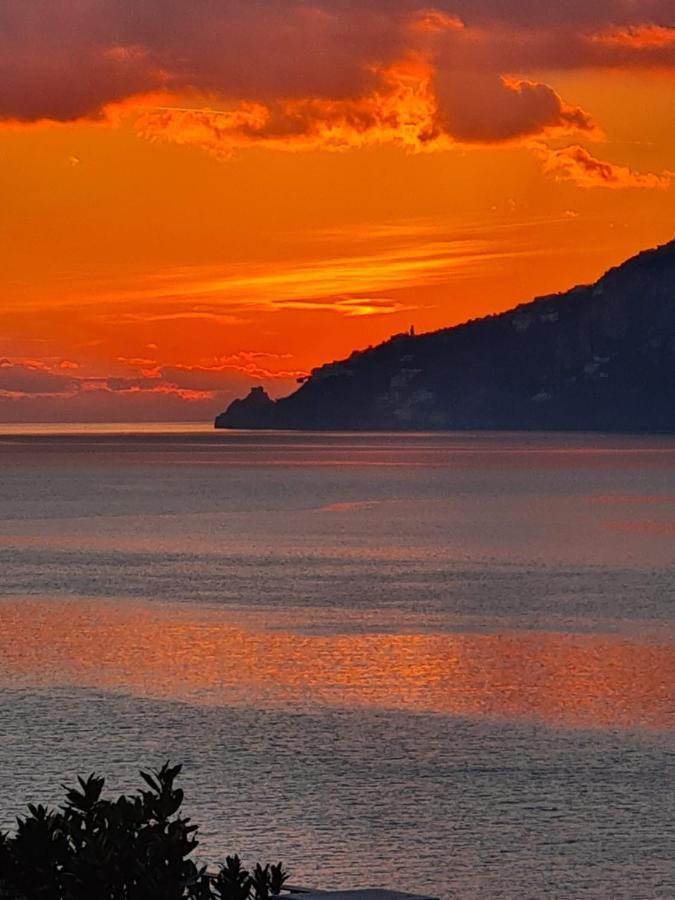 Appartamento A Terrace On The Sea Maiori Esterno foto