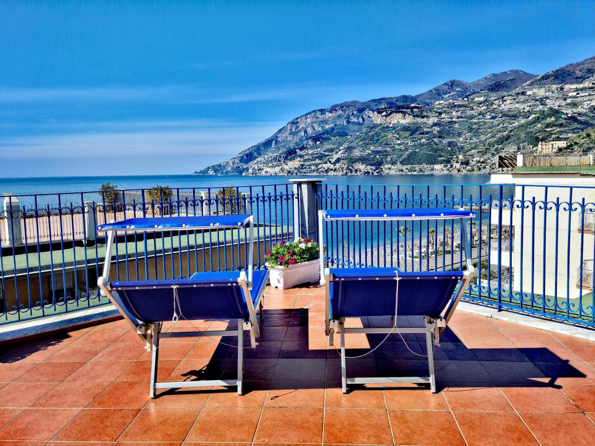 Appartamento A Terrace On The Sea Maiori Esterno foto