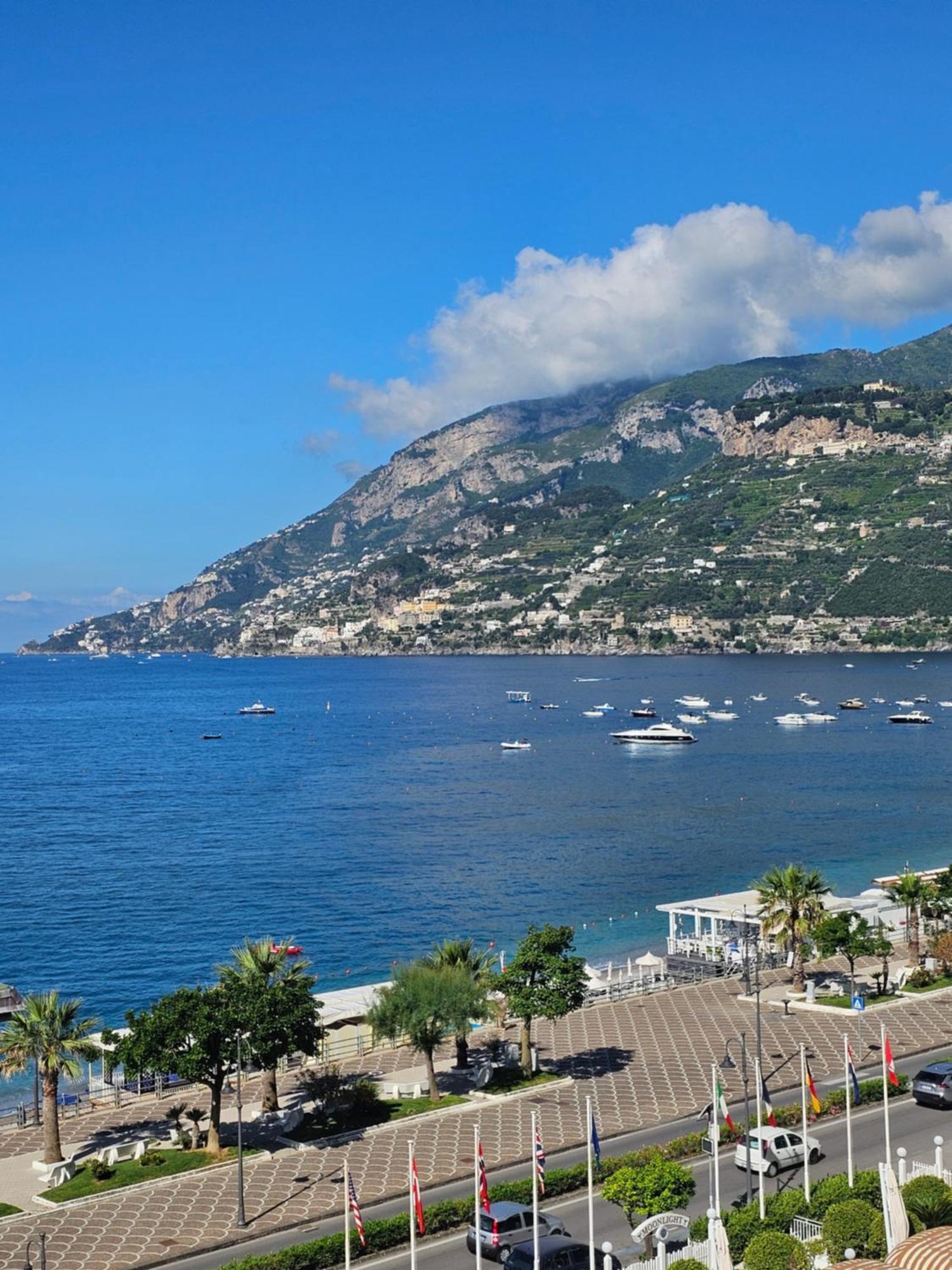 Appartamento A Terrace On The Sea Maiori Esterno foto
